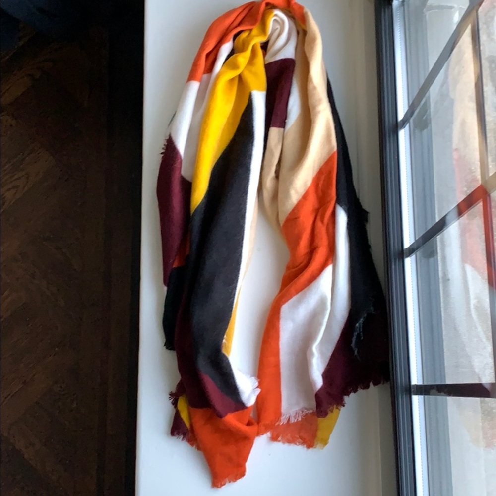 Beautiful scarf!